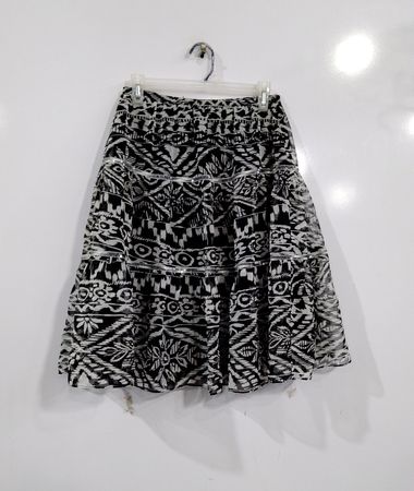 Gestufter Maxi-Rock mit Schwarz-Weiß-Muster
