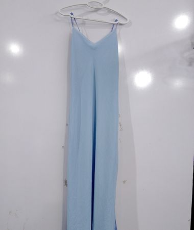 Hellblaues Maxikleid mit Schnürung am Rücken