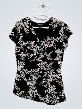 Style & co. Damen Top mit schwarzem Blumenmuster