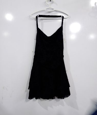 Schwarzes Neckholderkleid