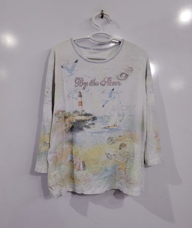 Am Ufer Leuchtturm Möwen Segelboot T-Shirt