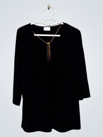 Fashion Bug schwarzes Langarm-Oberteil mit Halskette