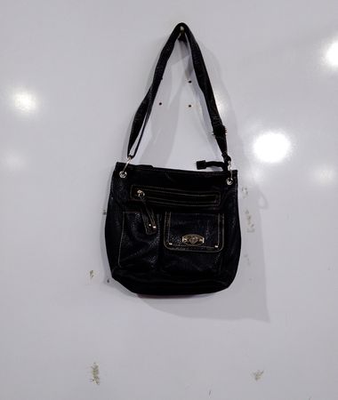 Schwarze Schultertasche aus Kunstleder