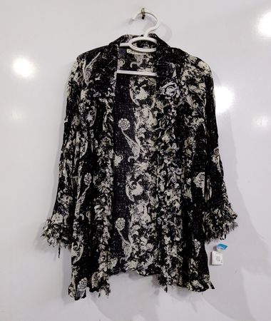 Dressbarn Woman bedruckte Langarmbluse