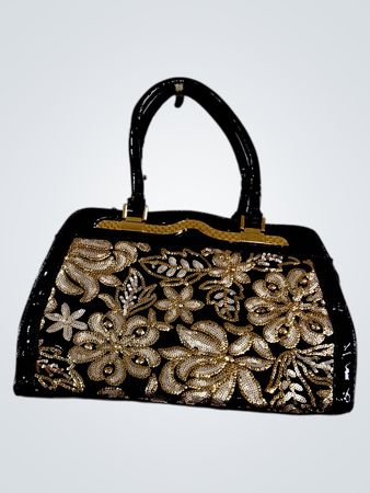 Schwarze Lackhandtasche mit goldener Blumenstickerei