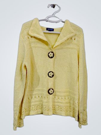 Gelbe Pracht! Cardigan mit Blumenknöpfen