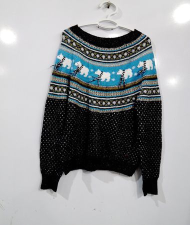 Ungebundener Pullover mit Eisbärmuster