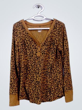 Time and Tru Leopardenmuster Langarm-Thermo-Henley-Shirt