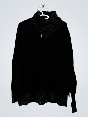 Schwarzer Rollkragenpullover mit Reißverschluss