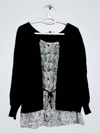 AB Studio Damen schwarzer Cardigan mit floral bedrucktem Lagenoberteil