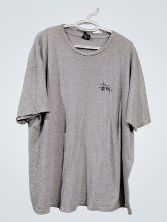 Stüssy graues T‑Shirt mit Logo