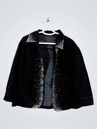 Schwarze Jeansjacke mit Strassverzierungen