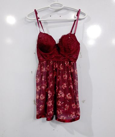 Bordeauxfarbener floraler Babydoll-Dessous