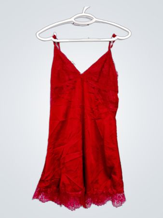 AvidRove rotes Slipkleid mit Spitzenbesatz
