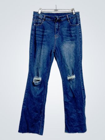 Blau verwaschene ausgestellte Jeans