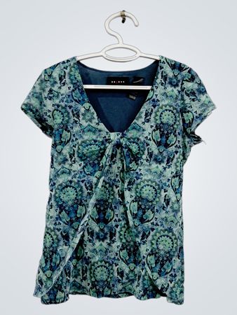 Axcess Damen Blaues Print V-Ausschnitt Top mit Knoten vorne und kurzen Ärmeln