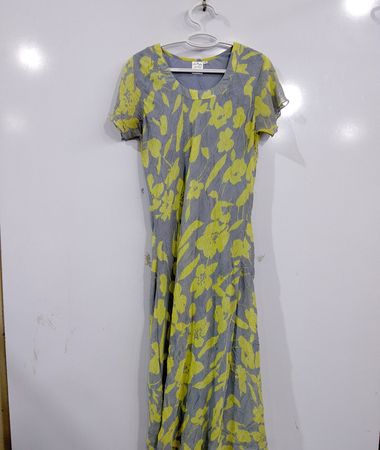 Parsley & Sage graues und gelbes Maxi-Kleid mit Blumenmuster