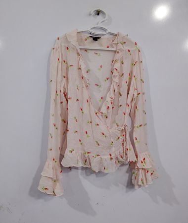 Moda International Pink Strawberry Print Ruffle Wickelbluse