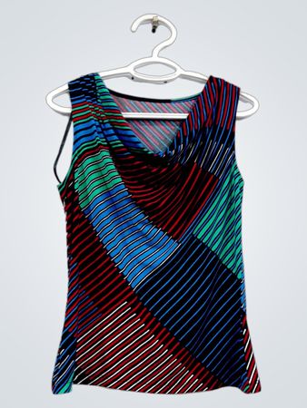 Ärmelloses Top mit Wasserfallausschnitt und geometrischem Print