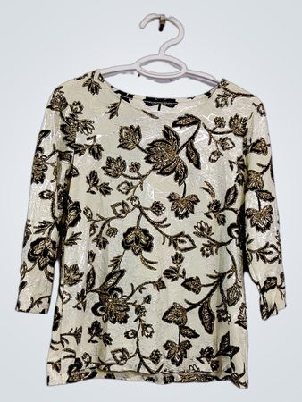Bluse mit weißem Blumenmuster