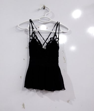 Love Tree Schwarzes Spitzenbesatz-Cami-Top