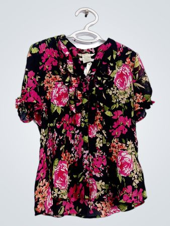 Traditionelle Bluse mit Blumenmuster