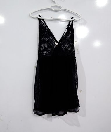 Saftige Rose Schwarze Spitzen-Chemise
