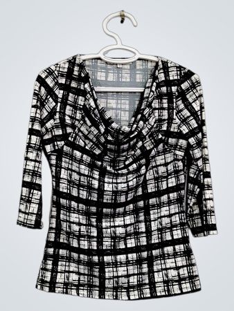 Cleo Damen Schwarzes und Weißes Kariertes Cowl-Neck 3/4-Ärmel-Oberteil