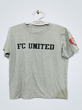 Adidas FC United Grafik-T-Shirt