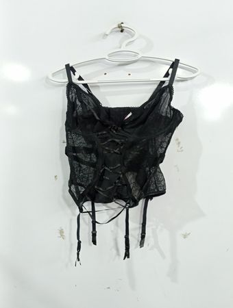 Adore Me Schwarzes Spitzenkorsett mit Strapshaltern