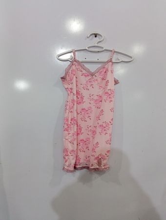 Wild Fable Rosa Slipkleid mit Blumenmuster und Spitzenbesatz