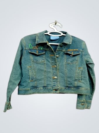 H&J Stretch-Jeansjacke mit bestickten Bäumen und Rehen