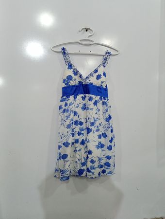 Studio Y Blaues Blumenmuster-Kleid