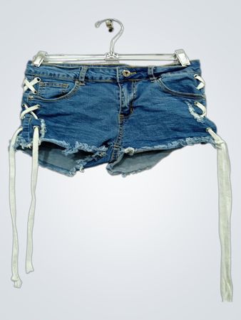 Der Stil zwischen Damen-Jeansshorts