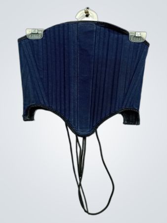 Blauer Jeans-Corsage mit schwarzen Schnürungen