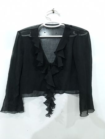 Schwarze transparente Bluse mit Rüschen