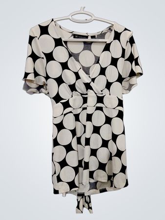 INC International Concepts Damen Wickeloberteil in Schwarz und Weiß mit Polka-Dots