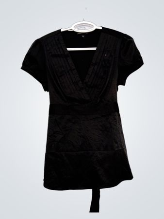 Top Envolvente com Decote V Preto Express Design Studio