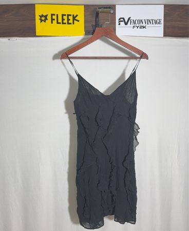 Schwarzes Rüschentrenchkleid