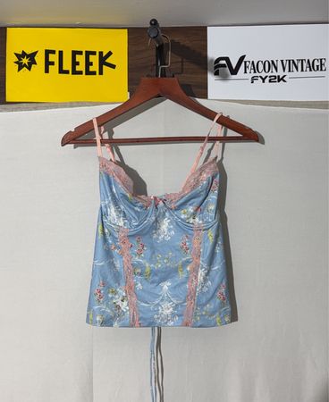 Edikted Cami corsetto in pizzo con stampa floreale azzurra chiaro