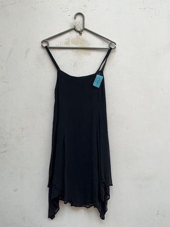 Robe noire sans manches