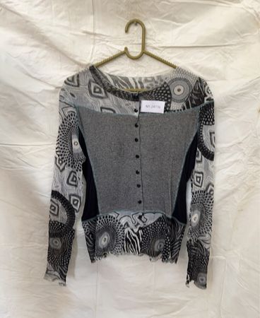 Long-Sleeve Gray and Black Patterned Top