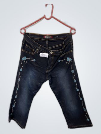 Bob Jeans Dark Wash Embroidered Capri Jeans