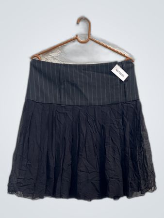  Jupe noire avec des rayures blanches »