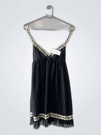 Vestido com Renda Preta