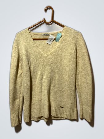 Cream-colored V-neck Sweater