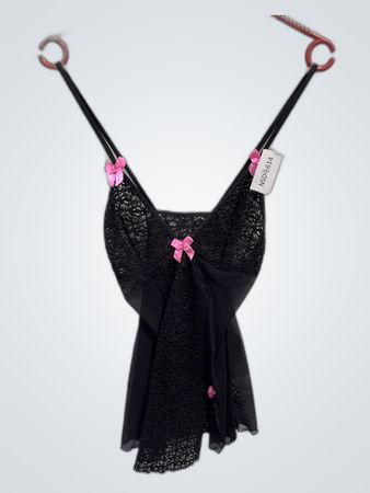 Schwarze Spitzen-Chemise mit pinken Schleifen