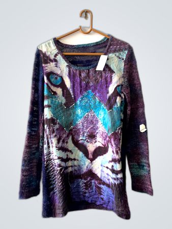 Long-sleeved purple and blue sweater