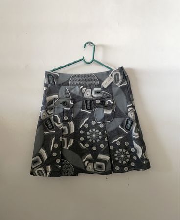 Gonna a motivo grigio