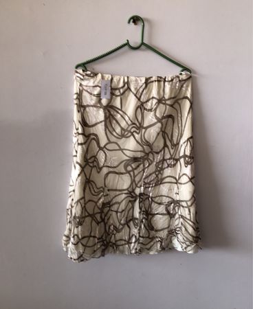 Saia com estampa marrom e branca